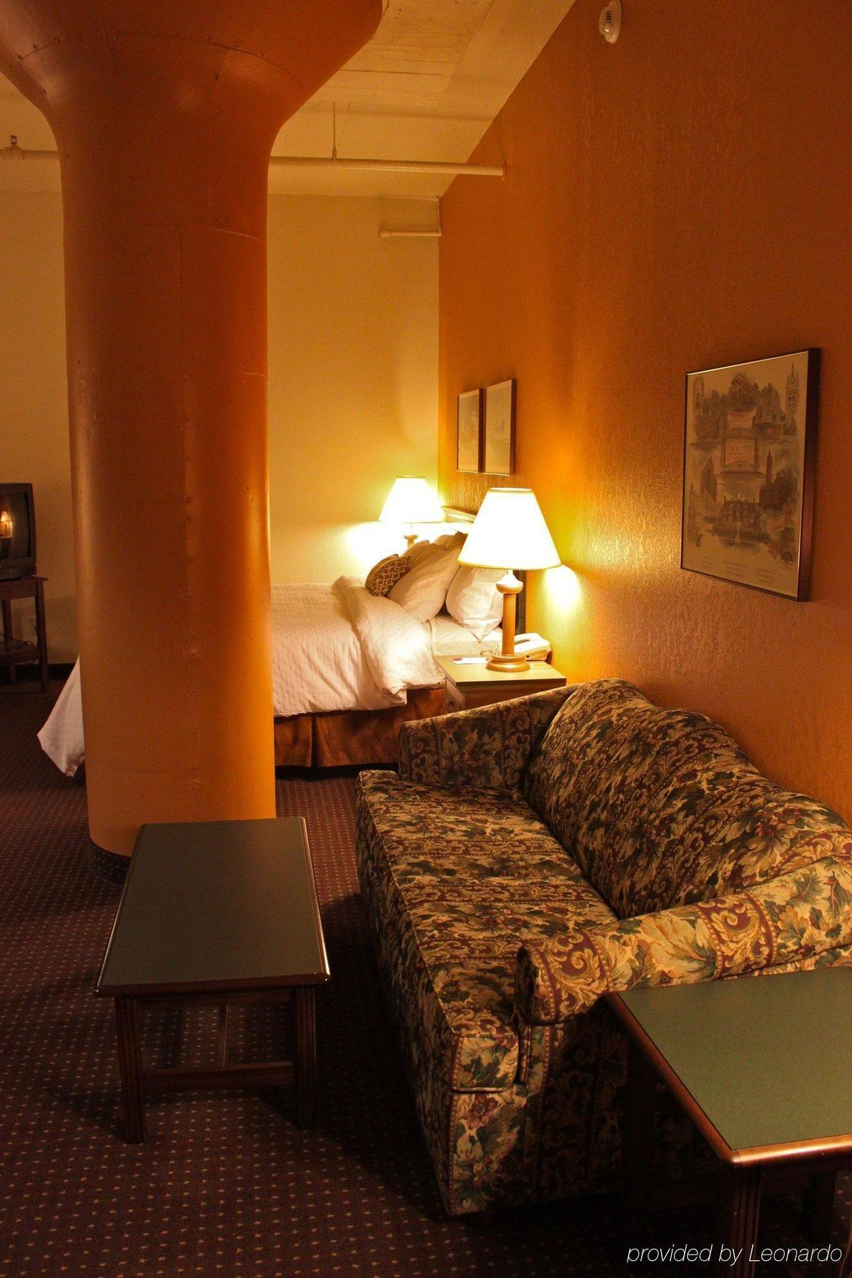 The Suites Hotel At Waterfront Plaza Duluth Pokoj fotografie