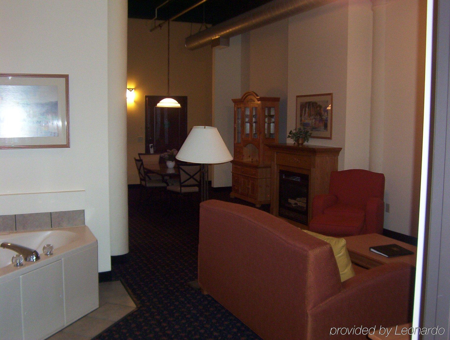 The Suites Hotel At Waterfront Plaza Duluth Pokoj fotografie
