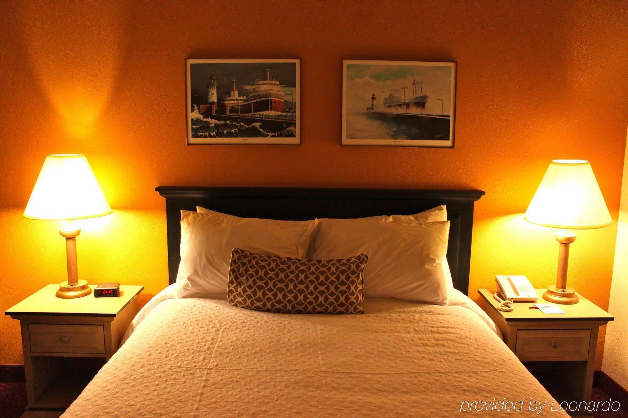 The Suites Hotel At Waterfront Plaza Duluth Pokoj fotografie