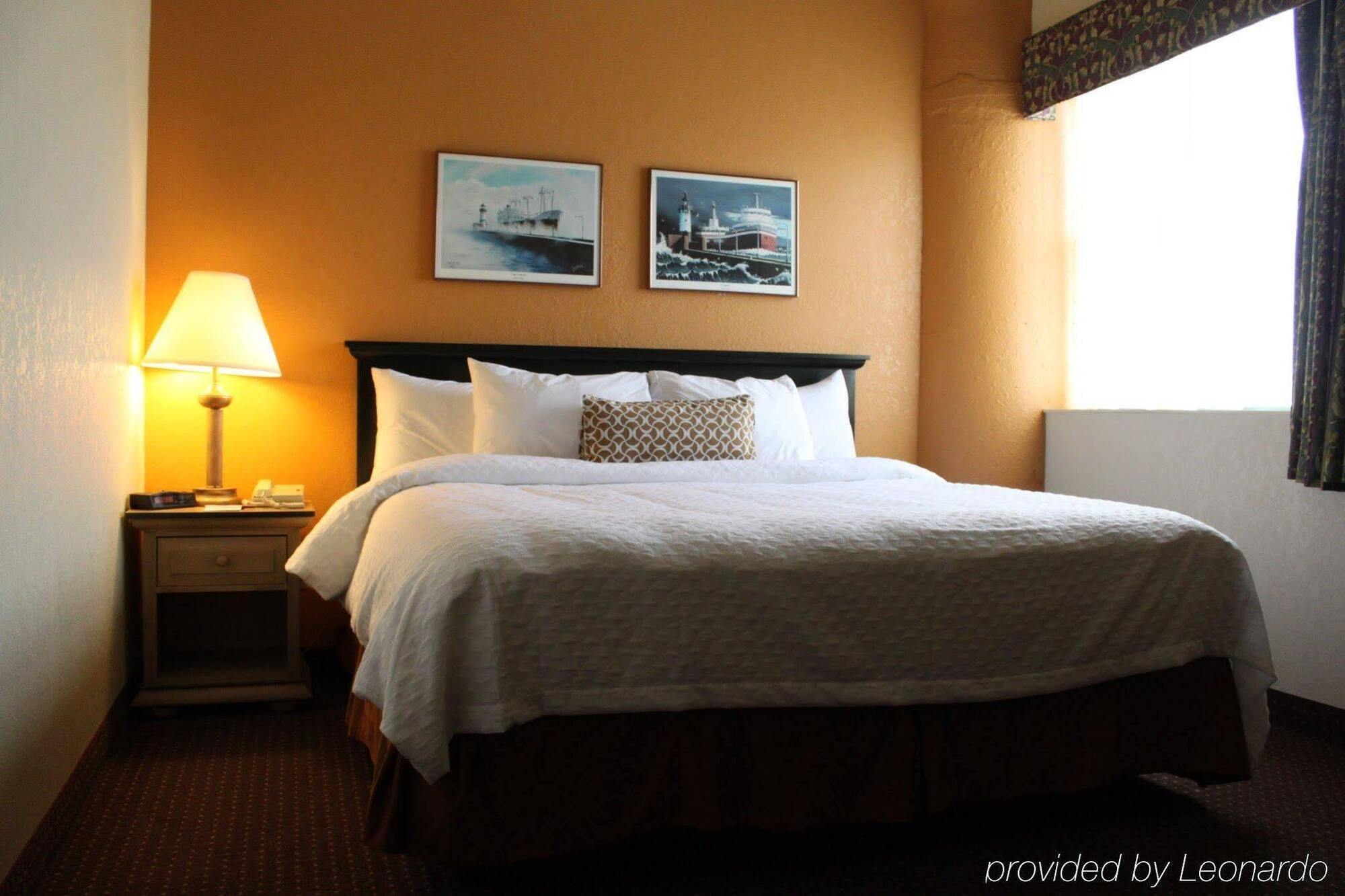 The Suites Hotel At Waterfront Plaza Duluth Exteriér fotografie
